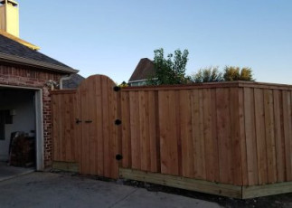 Board on Board Arched Gate w/ Double Trim